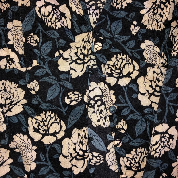 Button up top - Picture 3 of 3